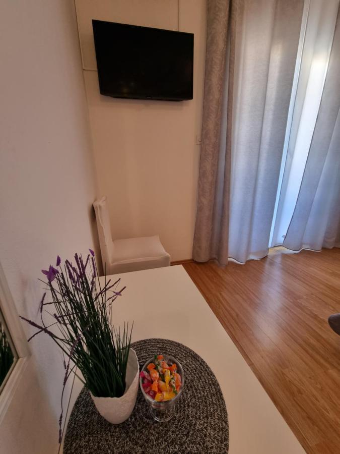 ביוגראד נה מורו Apartments Lili מראה חיצוני תמונה