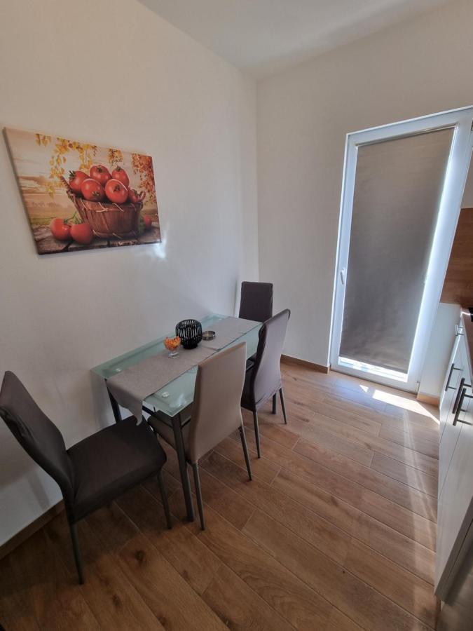 ביוגראד נה מורו Apartments Lili מראה חיצוני תמונה