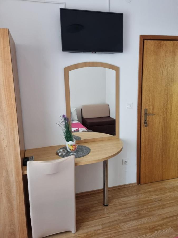 ביוגראד נה מורו Apartments Lili מראה חיצוני תמונה