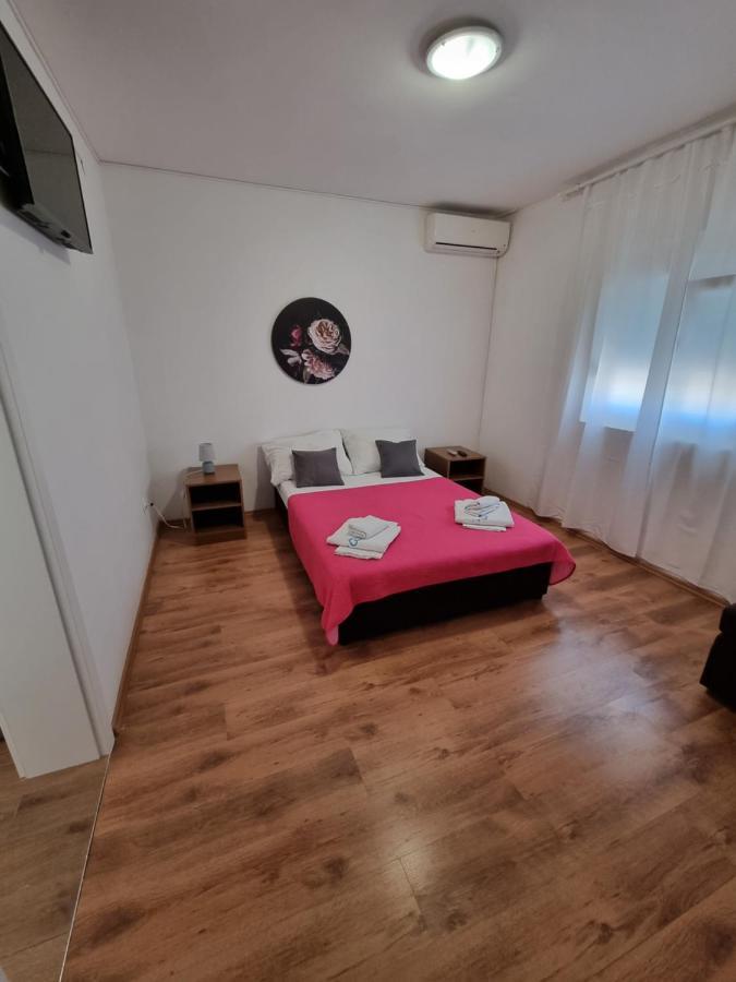 ביוגראד נה מורו Apartments Lili מראה חיצוני תמונה