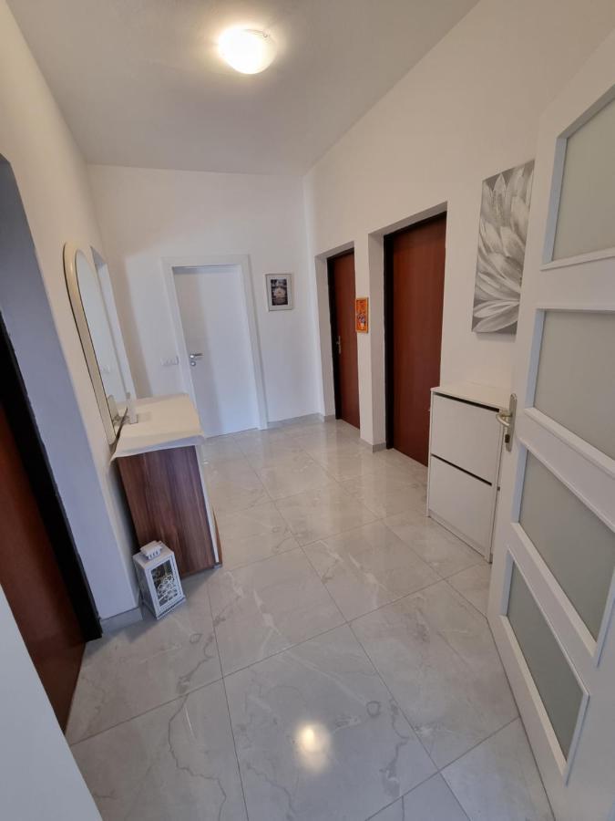 ביוגראד נה מורו Apartments Lili מראה חיצוני תמונה