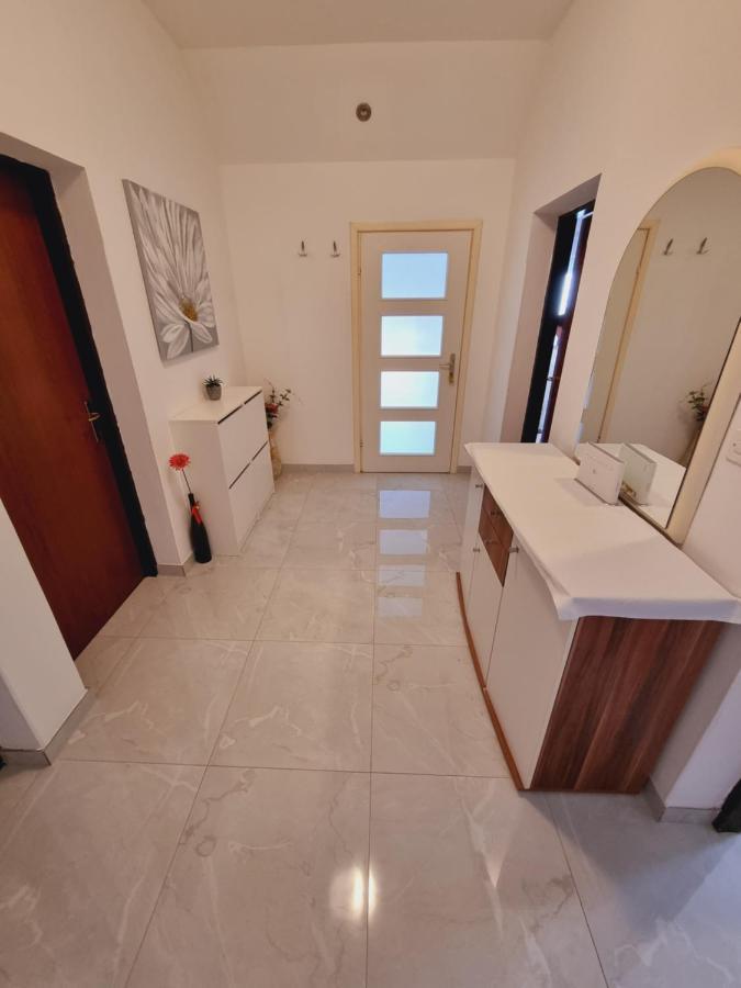 ביוגראד נה מורו Apartments Lili מראה חיצוני תמונה
